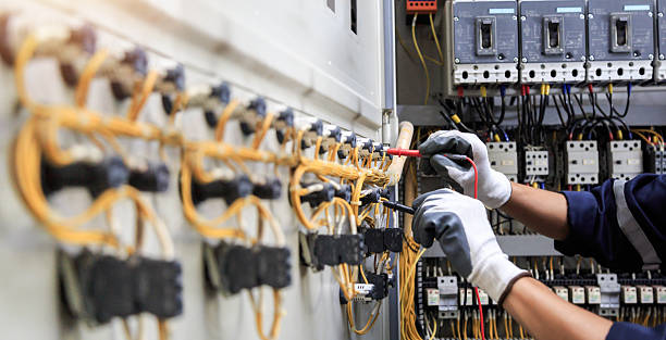 Professional Electrician technician working in Moodys, OK